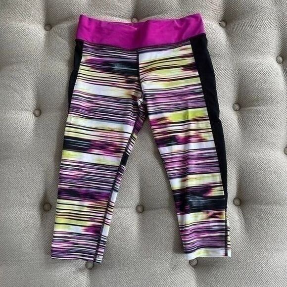 Nike Sports Capri Solar Wind Hydro Fuchsia Flash Black  Capri Leggings M - Picture 8 of 9